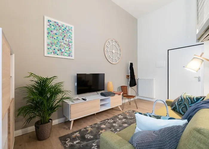 Living Walls Florence Apartments